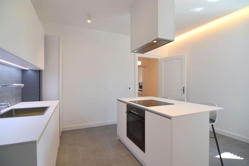 Apartament cu 3 camere circular, mobilat în Central
