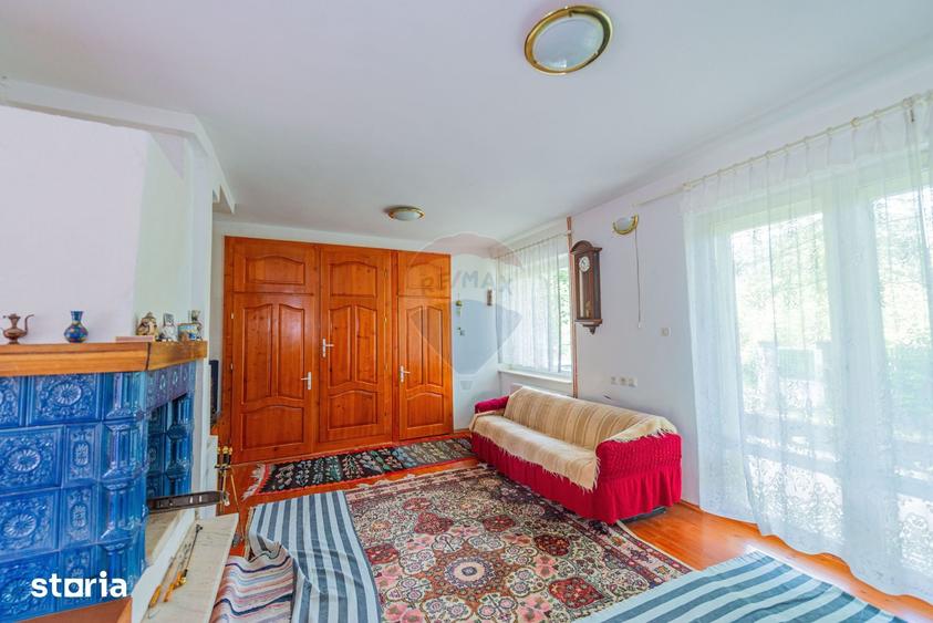 Casă cu 6 camere cu Teren 439 Mp în Măneciu