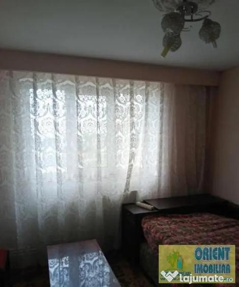 Apartament cu 3 camere decomandat în CET