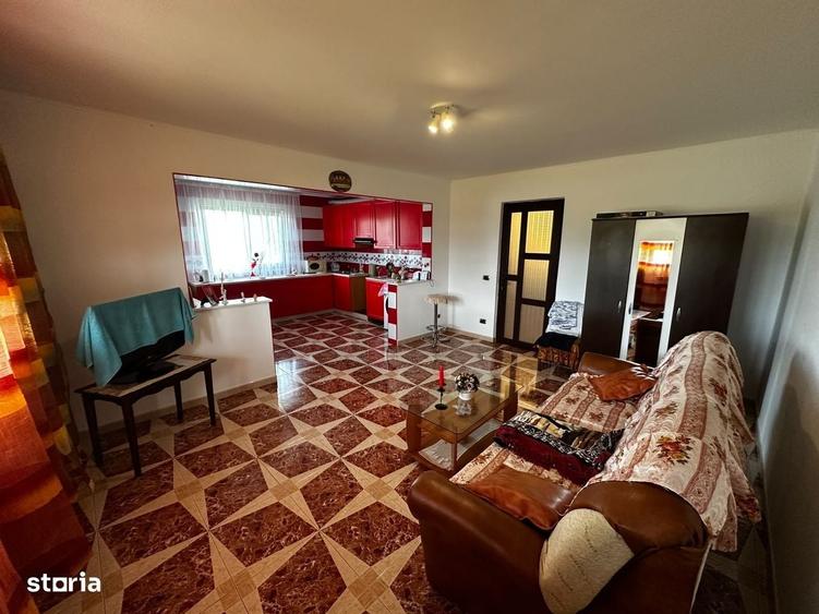 Casă cu 4 camere în Călienii Noi