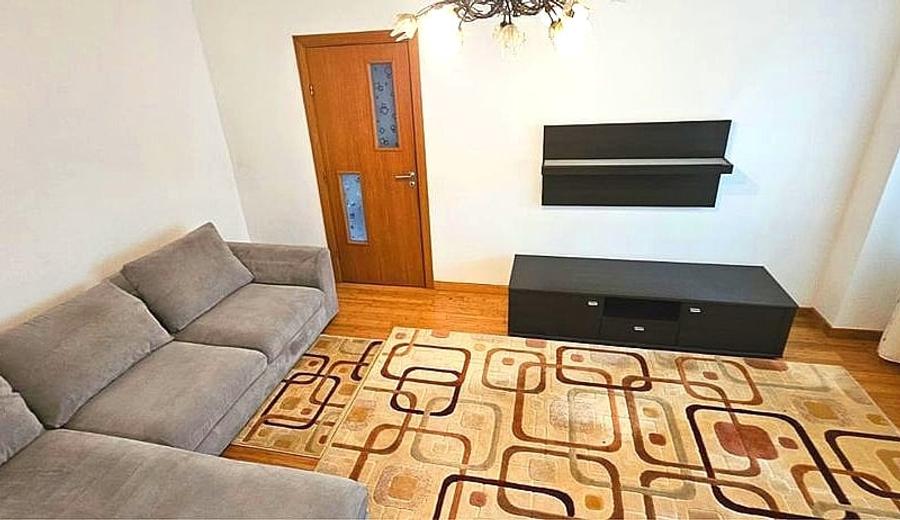 Apartament cu 4 camere semidecomandat, mobilat în Tineretului