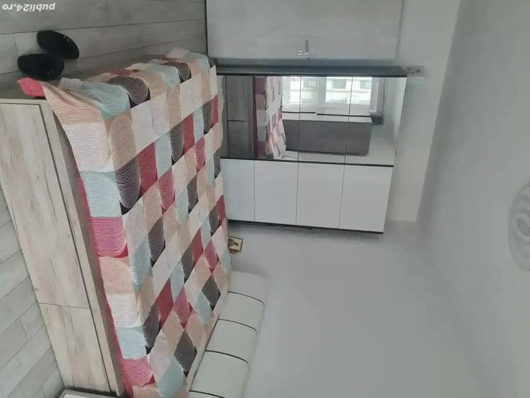 Apartament cu 2 camere decomandat în Vest