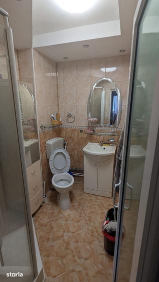 Apartament cu 4 camere semidecomandat, mobilat în Apărătorii Patriei