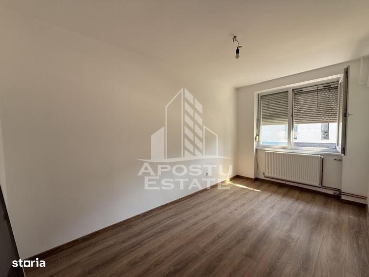 Apartament cu 3 camere semidecomandat în Tipografilor