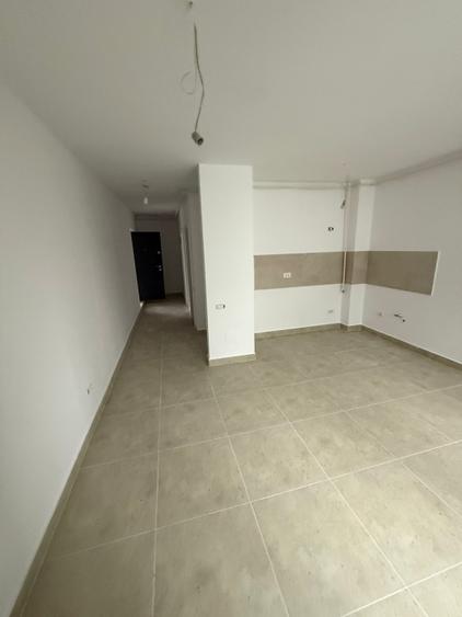 Apartament cu 6 camere decomandat în Clăbucet