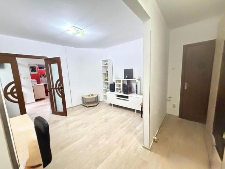 Apartament cu 3 camere decomandat, mobilat în Moșilor