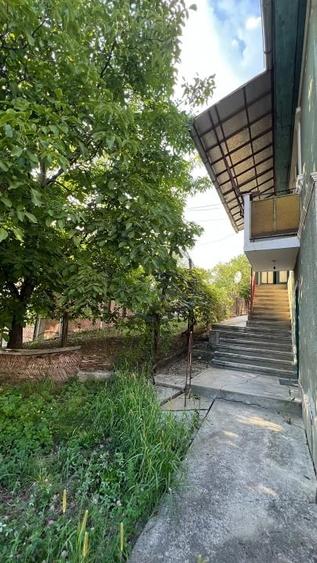 Casă cu 5 camere cu Teren 2000 Mp în Dumitra