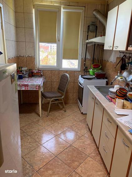 Apartament cu 3 camere decomandat în Valea Oltului