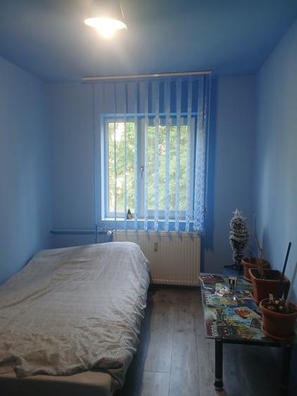 Apartament cu 3 camere semidecomandat în Vest