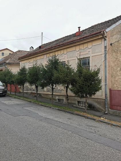 Casă cu 2 camere cu Teren 344 Mp în Central