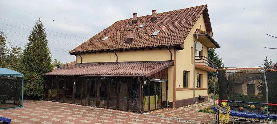 Casă cu 3 camere cu Teren 2000 Mp în Central