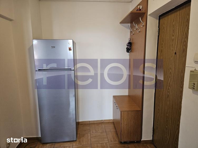 Apartament cu 3 camere semidecomandat în Titan