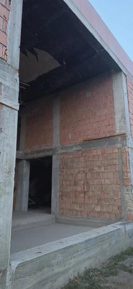 Casă cu 6 camere cu Teren 1585 Mp în Strejnicu