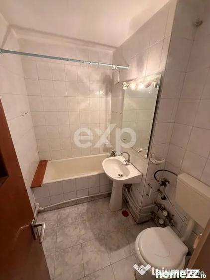 Apartament cu 2 camere semidecomandat în Craiovei
