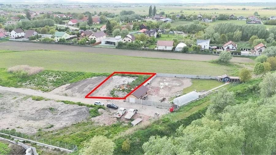 Teren de 660 mp, în Stupini