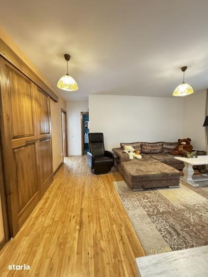 Apartament cu 3 camere semidecomandat în Florești