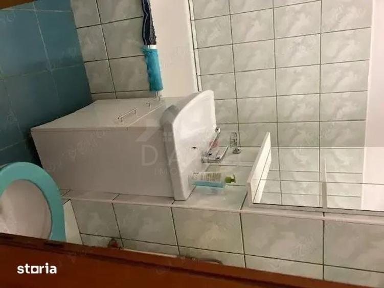 Apartament cu 3 camere semidecomandat în 22 Decembrie 1989