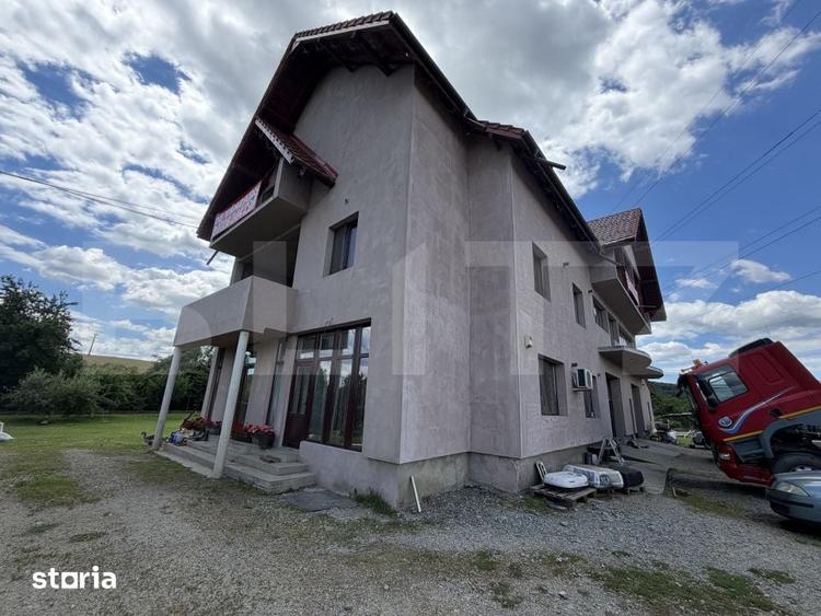Casă cu 8 camere cu Teren 3000 Mp în Central