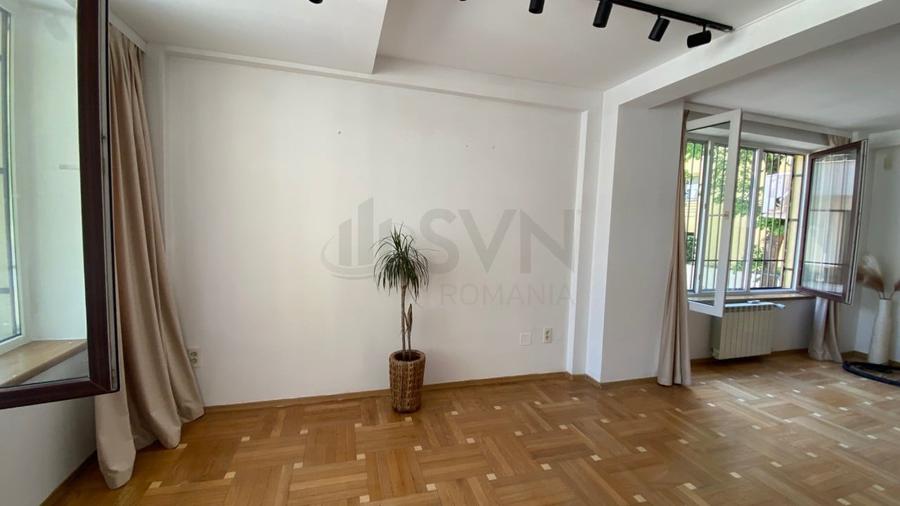 Casă individuală cu 10 camere cu Canalizare în Herăstrău