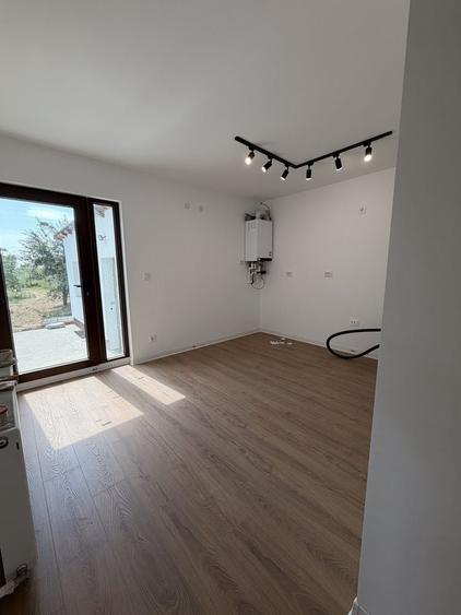 Casă cu 4 camere în Popoveni