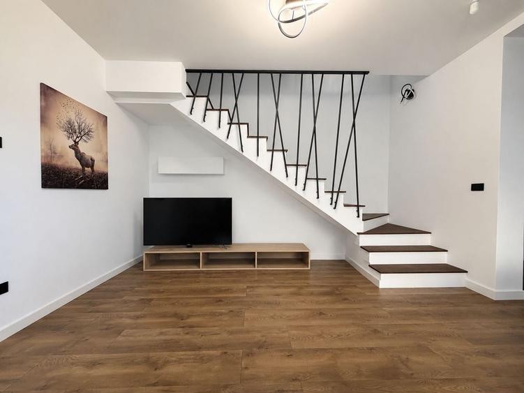 Duplex cu 4 camere cu Canalizare în Dumbrăvița