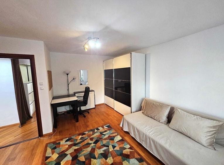 Apartament cu 3 camere decomandat, mobilat în Lacul Tei