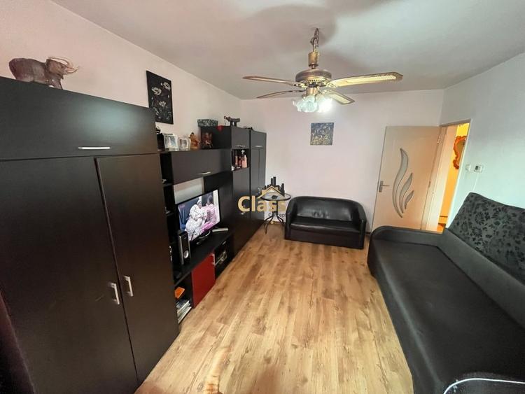 Apartament cu 3 camere decomandat, mobilat în Între Lacuri