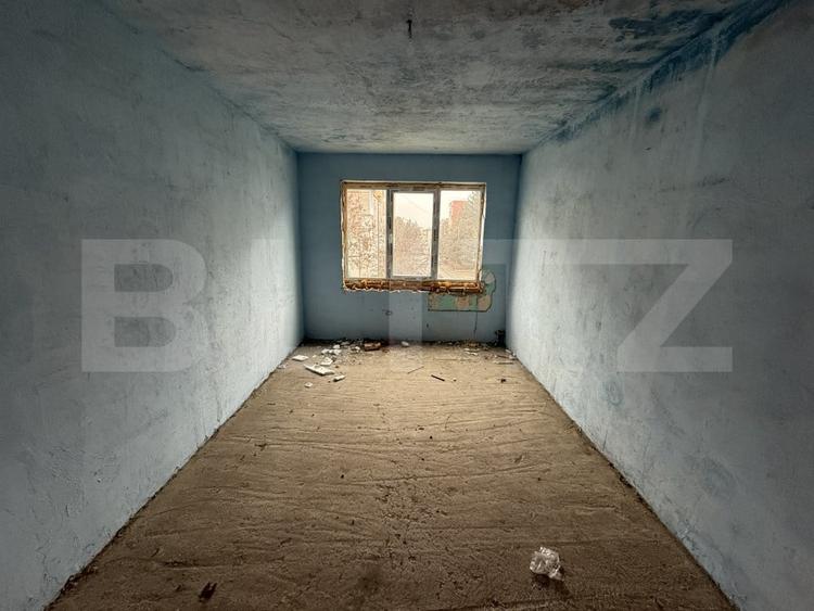 Apartament cu 56 camere decomandat în Cugir