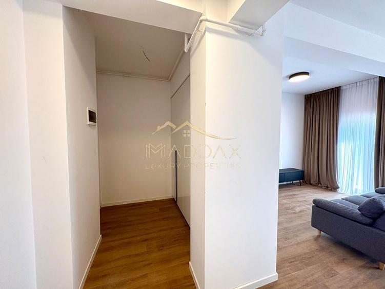 Apartament cu 3 camere semidecomandat, mobilat în Băneasa