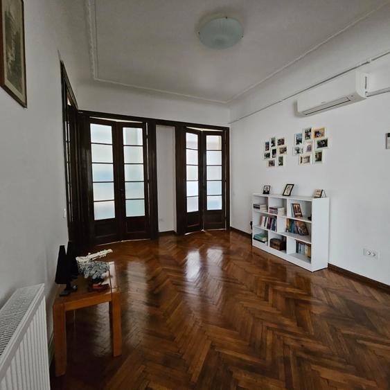 Apartament cu 5 camere decomandat în Ferdinand