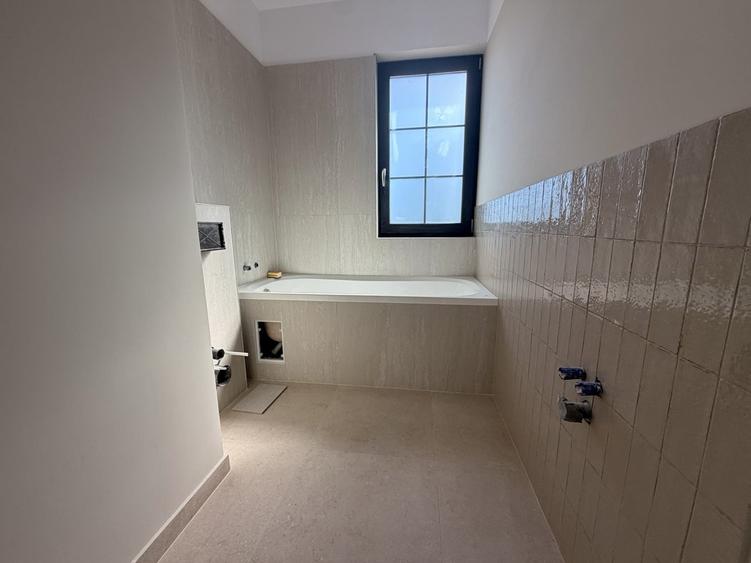 Duplex cu 5 camere cu Canalizare în Dumbrăvița