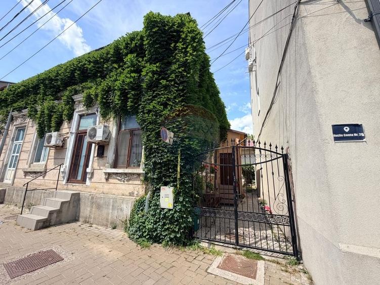 Casă individuală cu 2 camere cu Teren 607 Mp în Piața Unirii