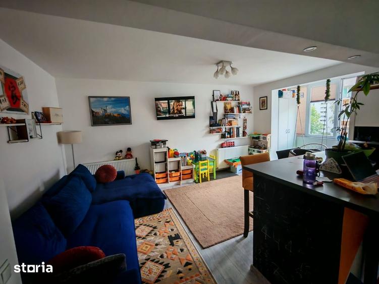 Apartament cu 3 camere decomandat în Astra