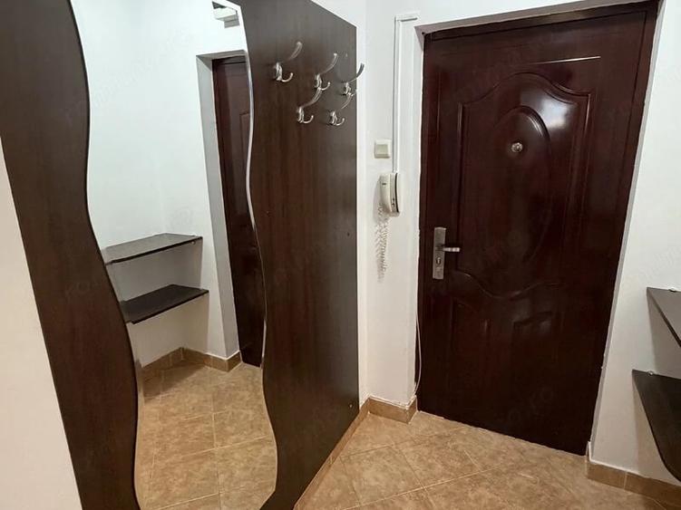 garsoniera dristor-metrou la scara blocului-modern - 1