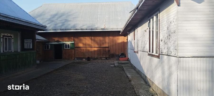 Casă cu 4 camere cu Teren 5400 Mp în Frătăuții Vechi