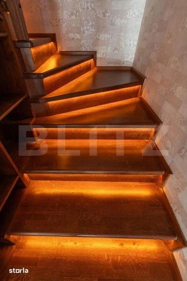 Casă cu 8 camere cu Teren 1600 Mp în Răzvad