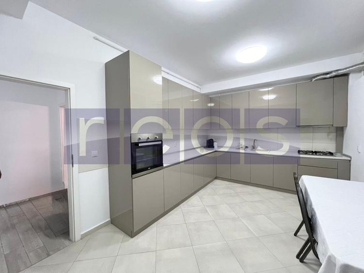 Apartament cu 3 camere decomandat în 1 Mai