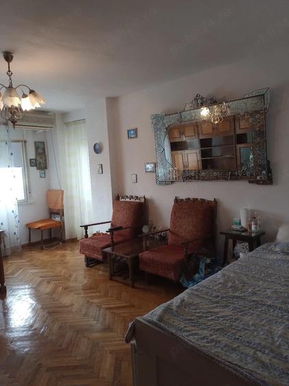 Apartament cu 3 camere decomandat în Libertății