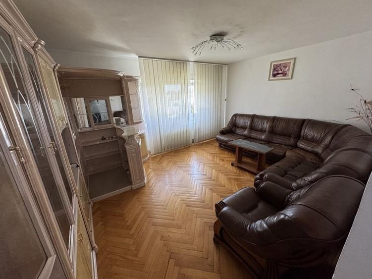Apartament cu 3 camere decomandat, mobilat în Brâncoveanu