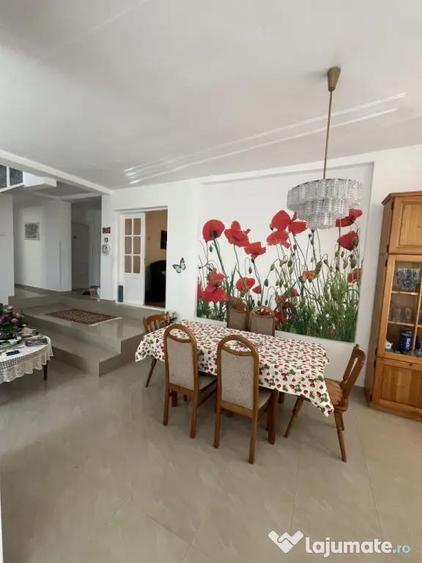 Casă cu 10 camere cu Teren 625 Mp în Păușești