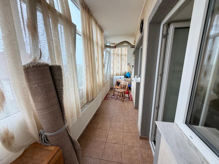 Apartament cu 3 camere decomandat în Barați
