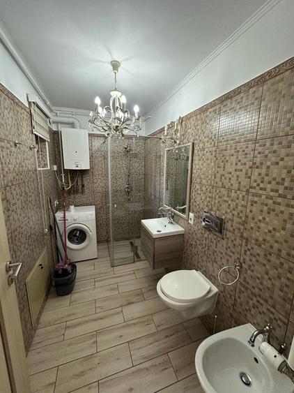 Apartament cu 4 camere decomandat în P-ța Unirii