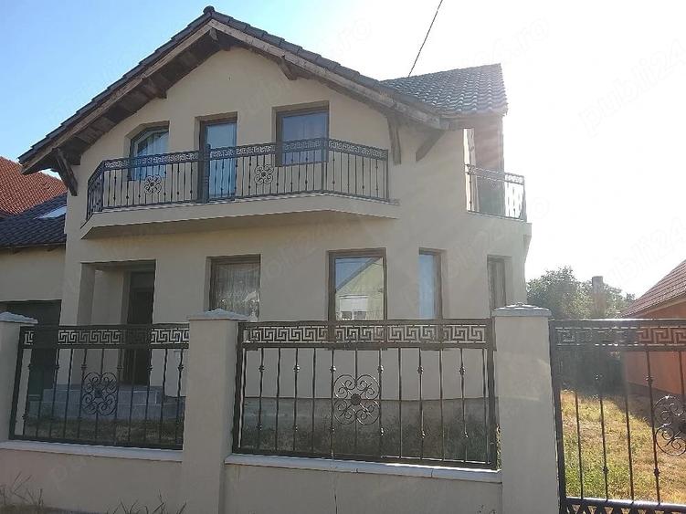 Casă cu Teren 1000 Mp în Central