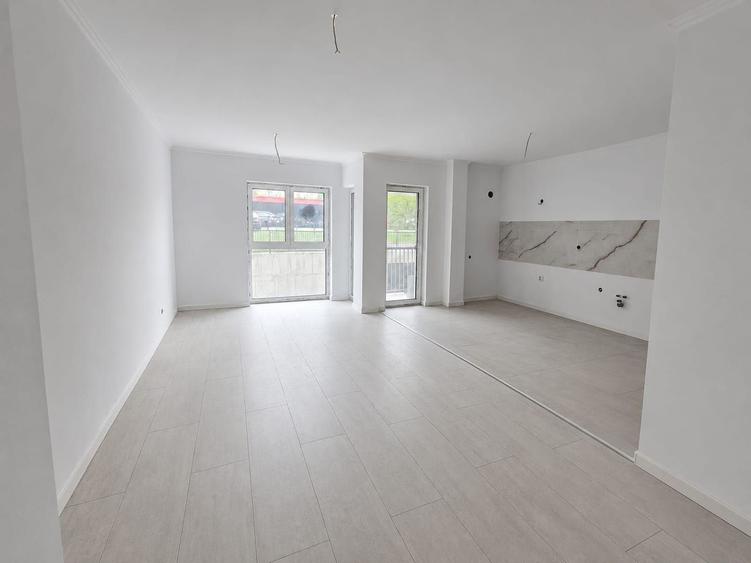 Apartament cu 4 camere semidecomandat în Florești