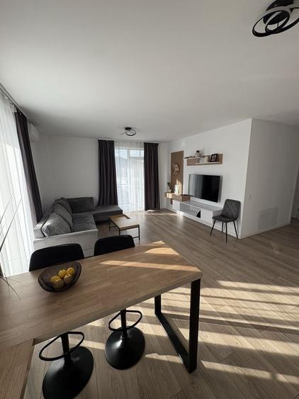 Apartament cu 3 camere decomandat în Central