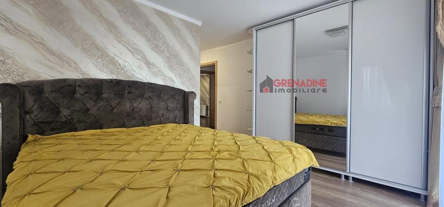 Apartament cu 3 camere decomandat în Tractorul