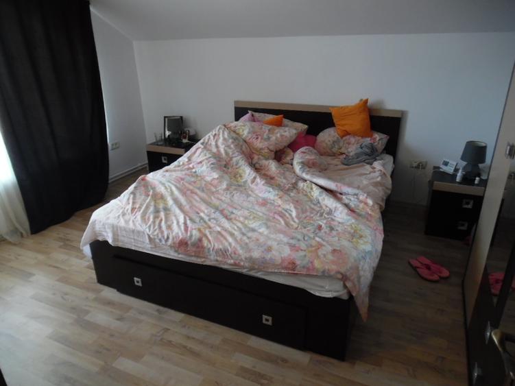 Casă cu 5 camere cu Canalizare în Călugareni