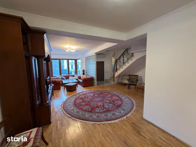 Casă cu 5 camere cu Teren 280 Mp în 1 Mai