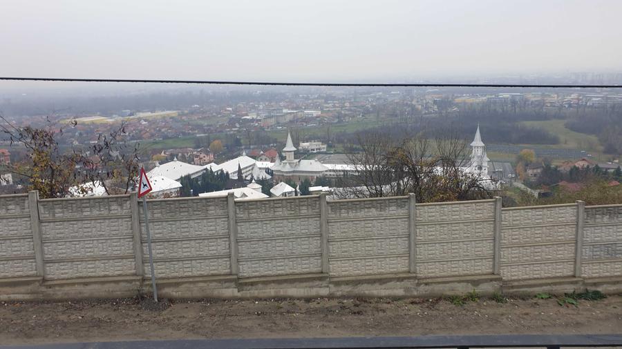 Casă cu 2 camere cu Teren 400 Mp în Central
