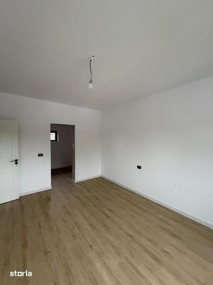 Casă cu 3 camere cu Teren 370 Mp în Romanești